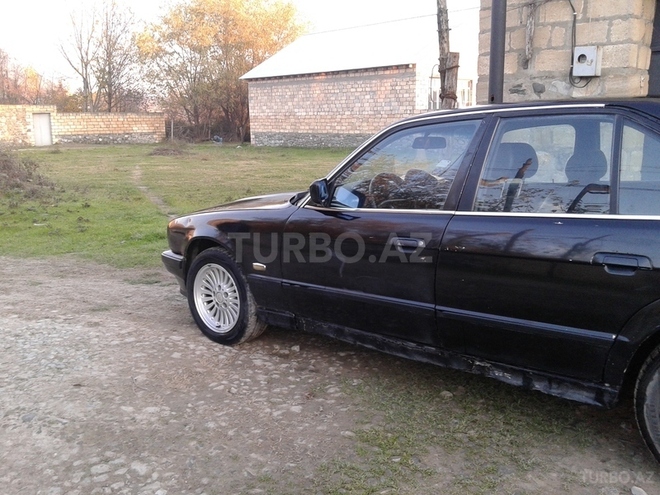 BMW 520 1993, 272,000 km - 2.0 l - Şəki