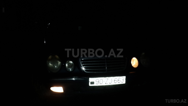 Mercedes E 220 2001, 211,000 km - 2.2 л - Bakı