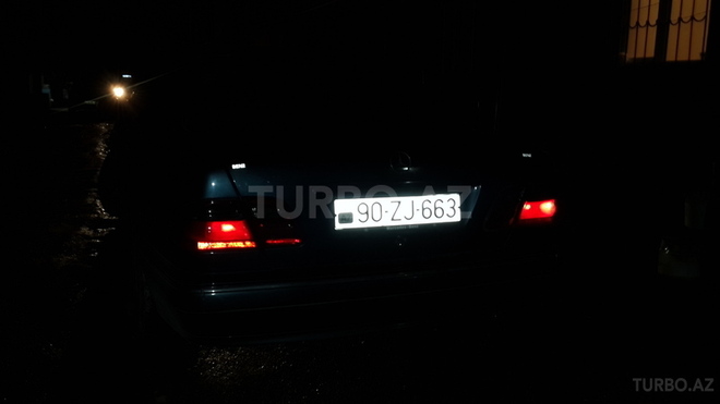 Mercedes E 220 2001, 211,000 km - 2.2 л - Bakı