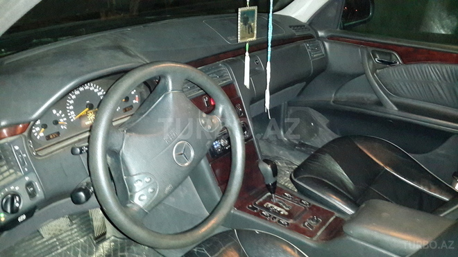 Mercedes E 220 2001, 211,000 km - 2.2 л - Bakı