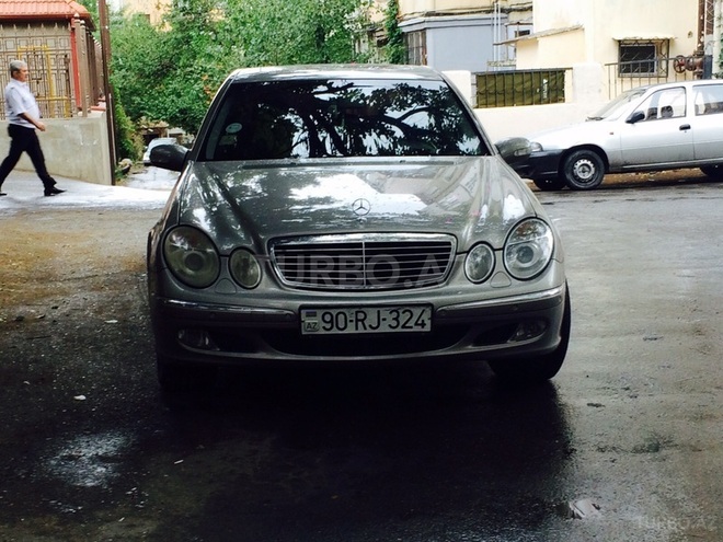 Mercedes E 240 2003, 175,000 km - 2.6 l - Bakı