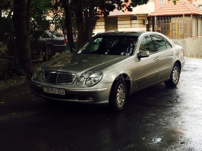 Mercedes E 240 2003, 175,000 km - 2.6 l - Bakı