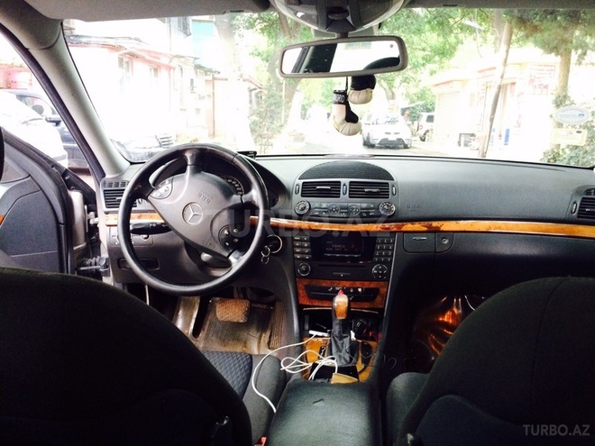 Mercedes E 240 2003, 175,000 km - 2.6 l - Bakı