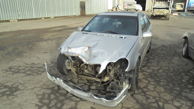 Mercedes C 240 2000, 218,000 km - 2.6 l - Bakı