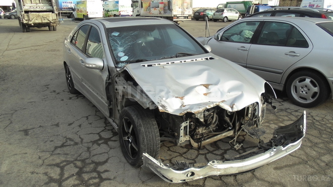 Mercedes C 240 2000, 218,000 km - 2.6 l - Bakı
