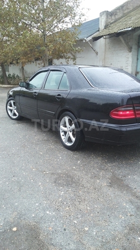 Mercedes E 220 1999, 198,768 km - 2.2 l - Bakı
