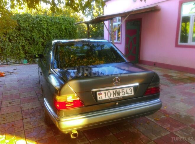 Mercedes E 300 1993, 260,000 km - 3.0 л - Bakı