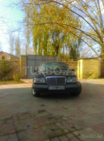 Mercedes E 300 1993, 260,000 km - 3.0 л - Bakı