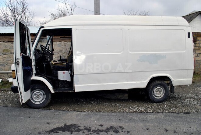 Mercedes 208 D 1990, 291,642 km - 2.3 l - İsmayıllı