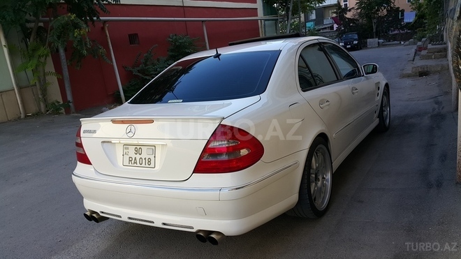 Mercedes E 320 2004, 96,000 km - 3.2 l - Bakı
