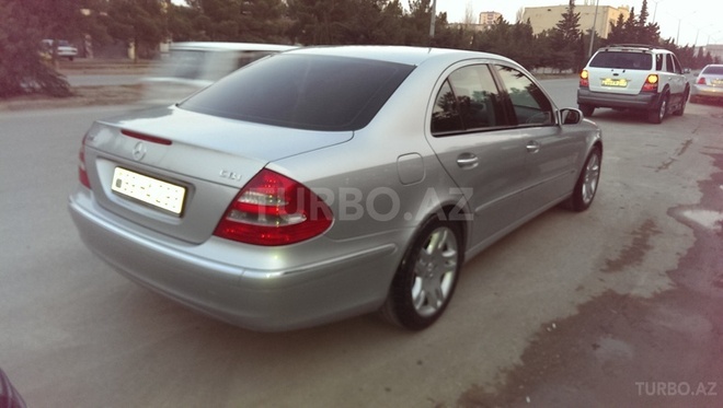 Mercedes E 270 2002, 217,000 km - 2.7 l - Bakı