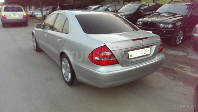 Mercedes E 270 2002, 217,000 km - 2.7 l - Bakı