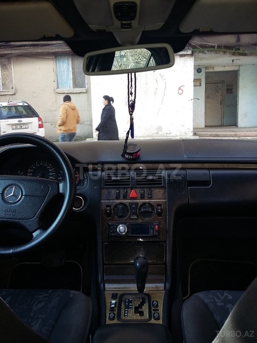 Mercedes E 220 1999, 289,752 km - 2.2 l - Bakı