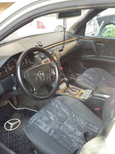 Mercedes E 220 1999, 289,752 km - 2.2 l - Bakı