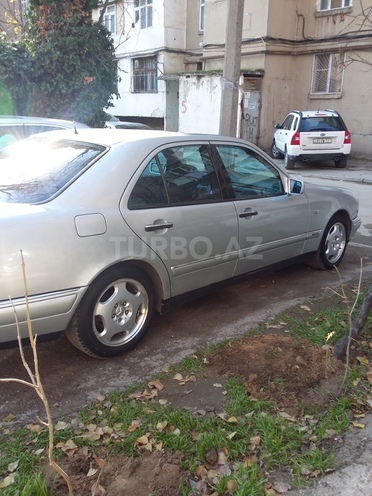 Mercedes E 220 1999, 289,752 km - 2.2 l - Bakı