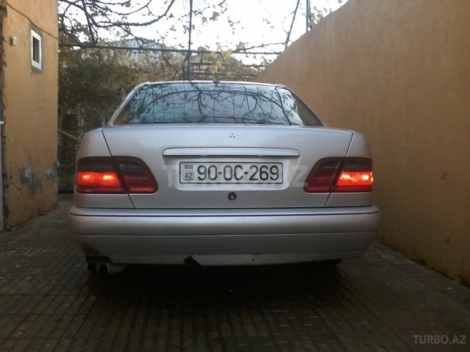 Mercedes E 240 1998, 300,000 km - 2.4 л - Bakı