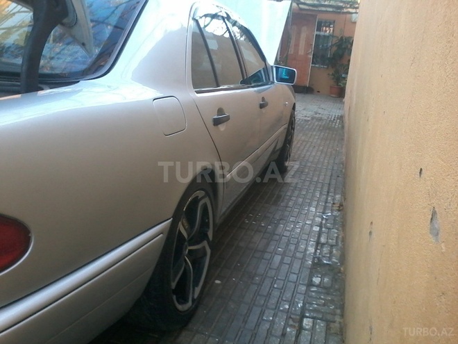 Mercedes E 240 1998, 300,000 km - 2.4 л - Bakı