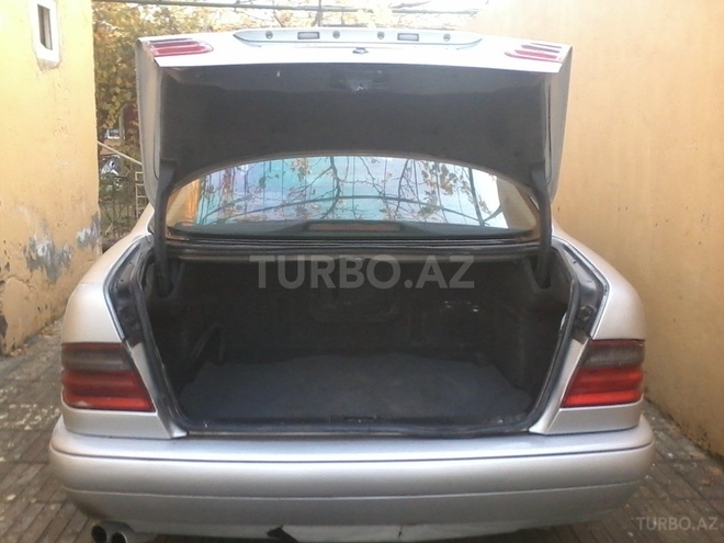 Mercedes E 240 1998, 300,000 km - 2.4 л - Bakı