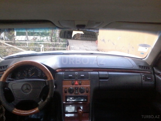 Mercedes E 240 1998, 300,000 km - 2.4 л - Bakı