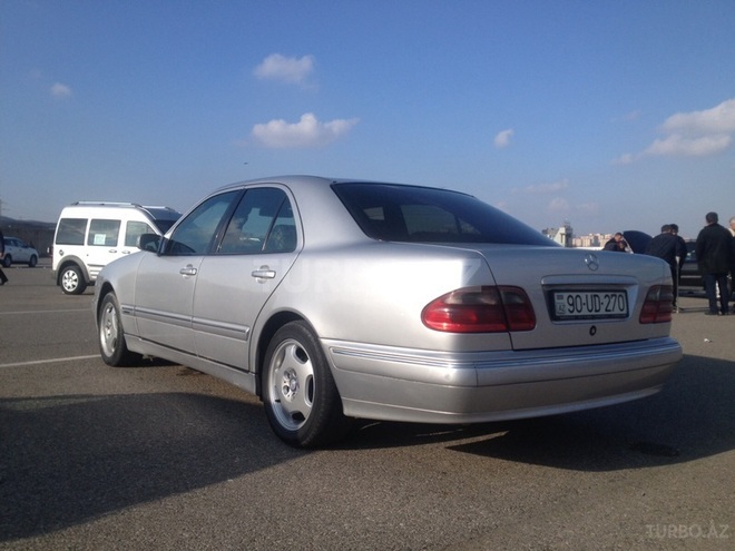 Mercedes E 270 1999, 335,000 km - 2.7 л - Bakı