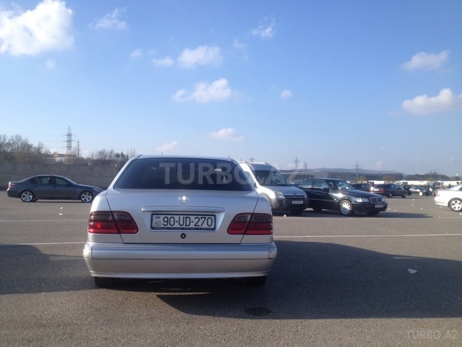Mercedes E 270 1999, 335,000 km - 2.7 л - Bakı