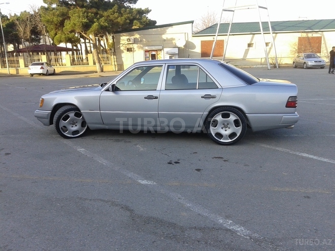 Mercedes E 220 1993, 2,580,000 km - 2.2 l - Bakı