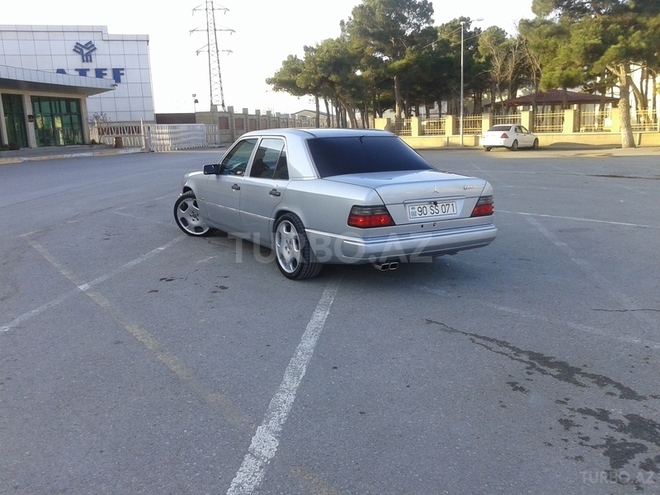 Mercedes E 220 1993, 2,580,000 km - 2.2 l - Bakı