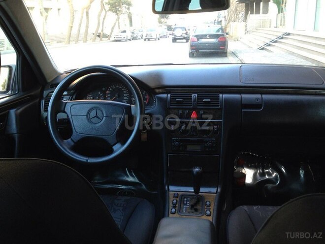 Mercedes E 220 1998, 200,000 km - 2.2 л - Bakı