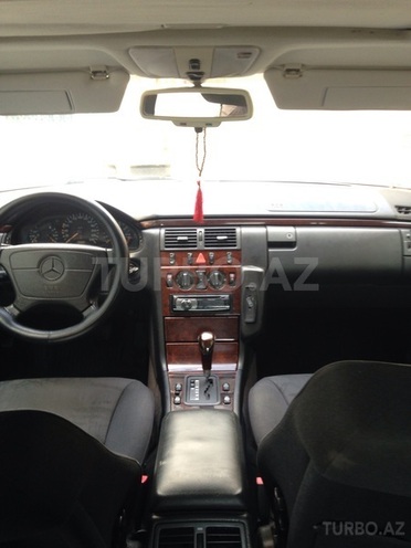 Mercedes E 230 1995, 430,000 km - 2.3 l - Bakı
