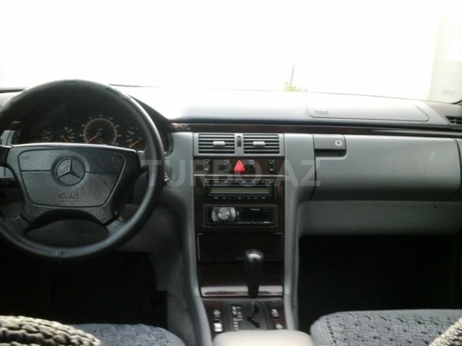 Mercedes E 320 1997, 262,435 km - 3.2 l - Sumqayıt
