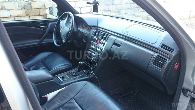 Mercedes E 240 2000, 234,000 km - 2.6 l - Ağcabədi