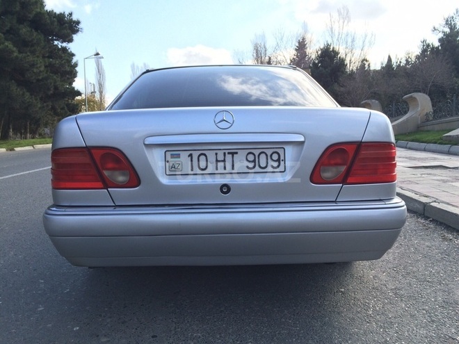 Mercedes E 230 1996, 290,000 km - 2.3 l - Bakı