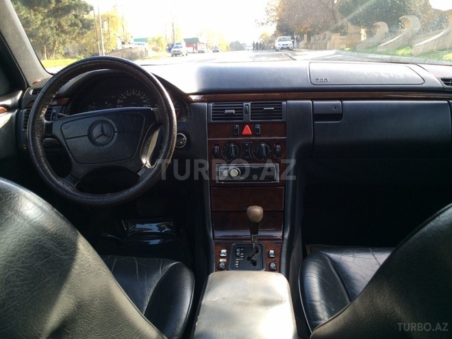 Mercedes E 230 1996, 290,000 km - 2.3 l - Bakı