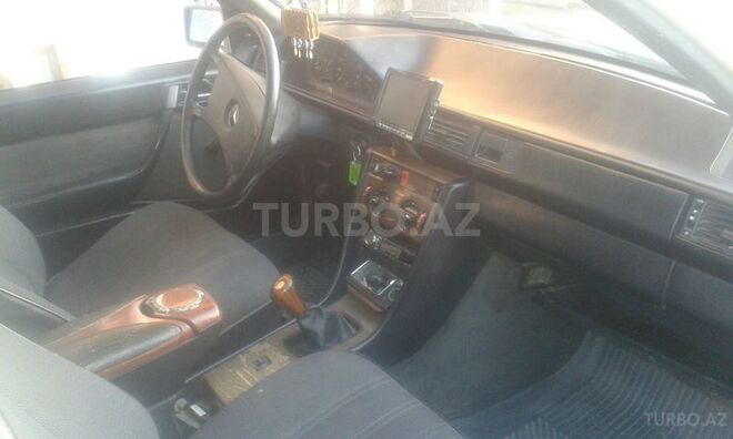 Mercedes E 200 1987, 25,000 km - 2.0 l - Şəmkir