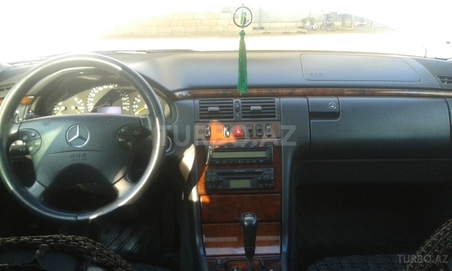Mercedes E 280 2000, 17,000 km - 2.8 l - Saatlı