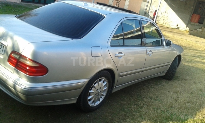 Mercedes E 280 2000, 17,000 km - 2.8 l - Saatlı