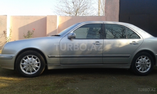 Mercedes E 280 2000, 17,000 km - 2.8 l - Saatlı