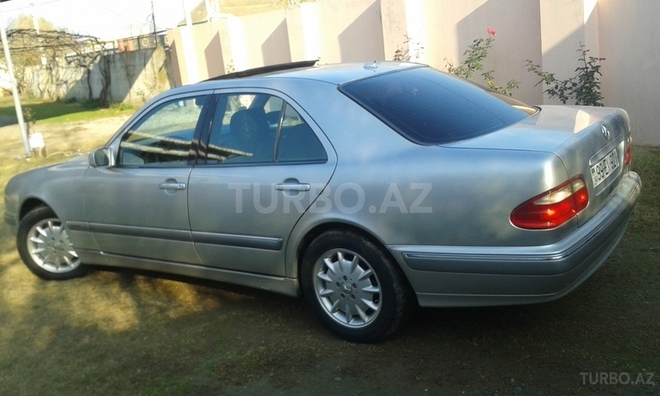 Mercedes E 280 2000, 17,000 km - 2.8 l - Saatlı