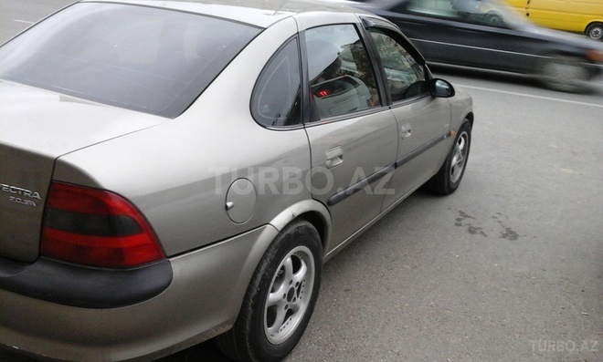 Opel Vectra 1997, 272,000 km - 2.0 l - Bakı