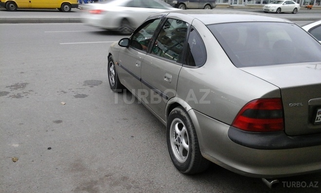 Opel Vectra 1997, 272,000 km - 2.0 l - Bakı