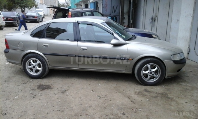 Opel Vectra 1997, 272,000 km - 2.0 l - Bakı