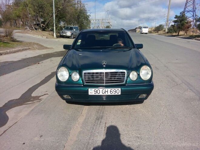 Mercedes E 240 1997, 270,000 km - 2.4 l - Bakı