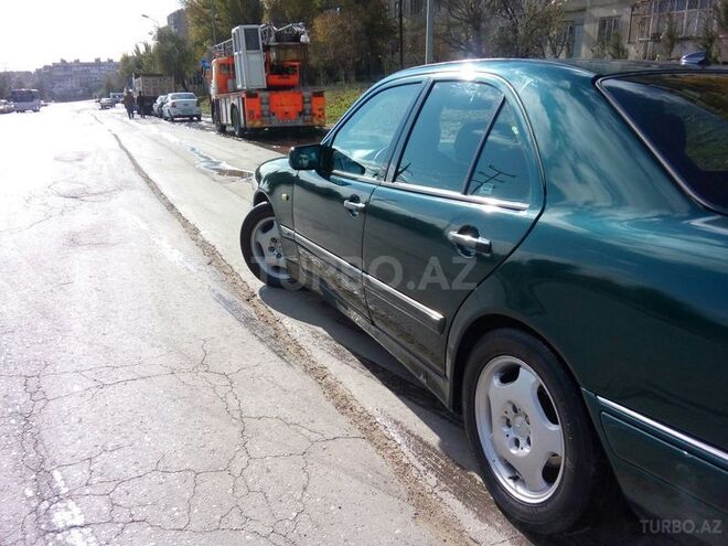 Mercedes E 240 1997, 270,000 km - 2.4 l - Bakı