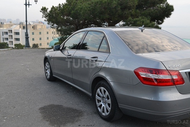 Mercedes E 220 2011, 141,000 km - 2.2 л - Bakı