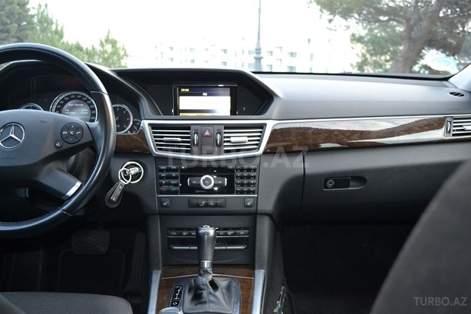 Mercedes E 220 2011, 141,000 km - 2.2 л - Bakı