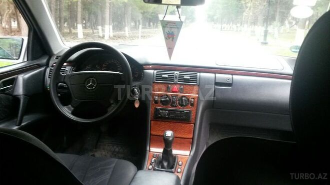 Mercedes E 200 1999, 225,000 km - 2.0 l - Sumqayıt