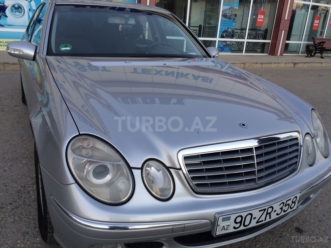 Mercedes E 270 2003, 305,000 km - 2.7 l - Xudat