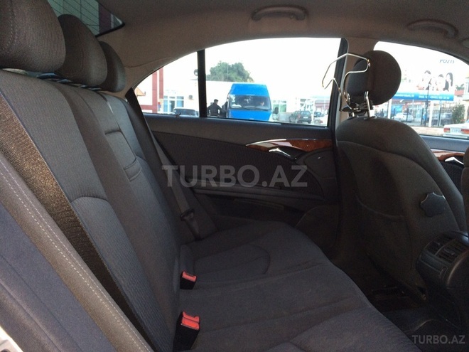 Mercedes E 270 2003, 305,000 km - 2.7 l - Xudat