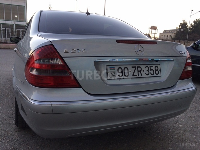 Mercedes E 270 2003, 305,000 km - 2.7 l - Xudat