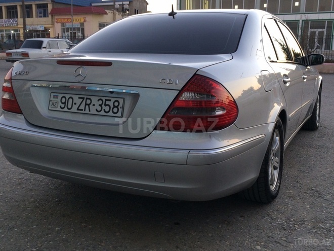 Mercedes E 270 2003, 305,000 km - 2.7 l - Xudat